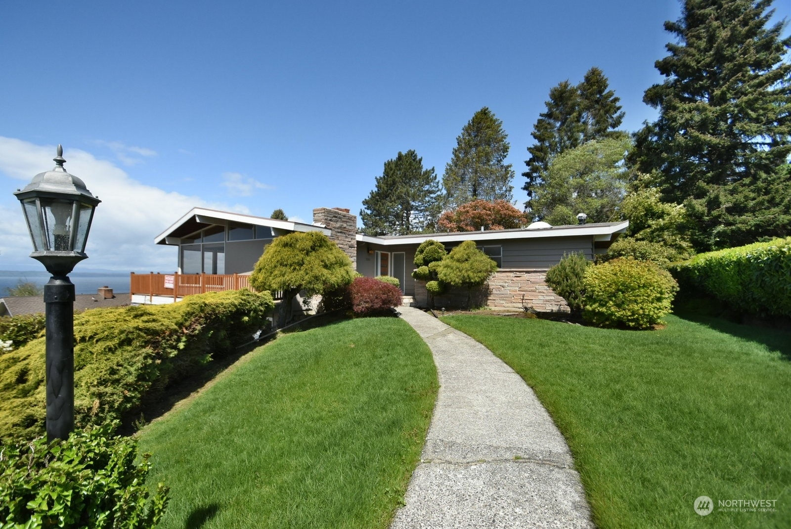 Property Photo:  1241 Vista Way  WA 98020 