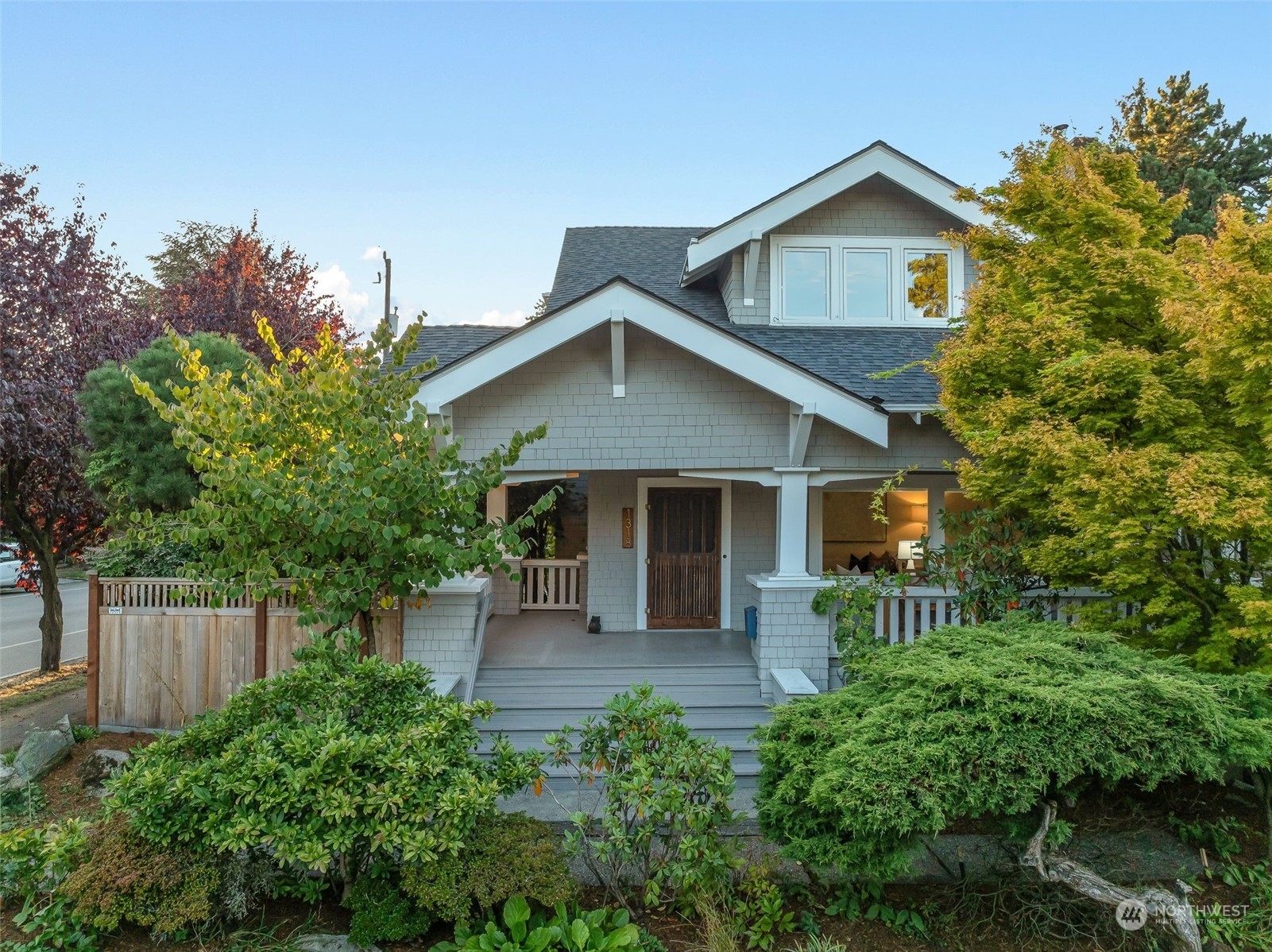 Property Photo:  1318 E Boston Street  WA 98102 