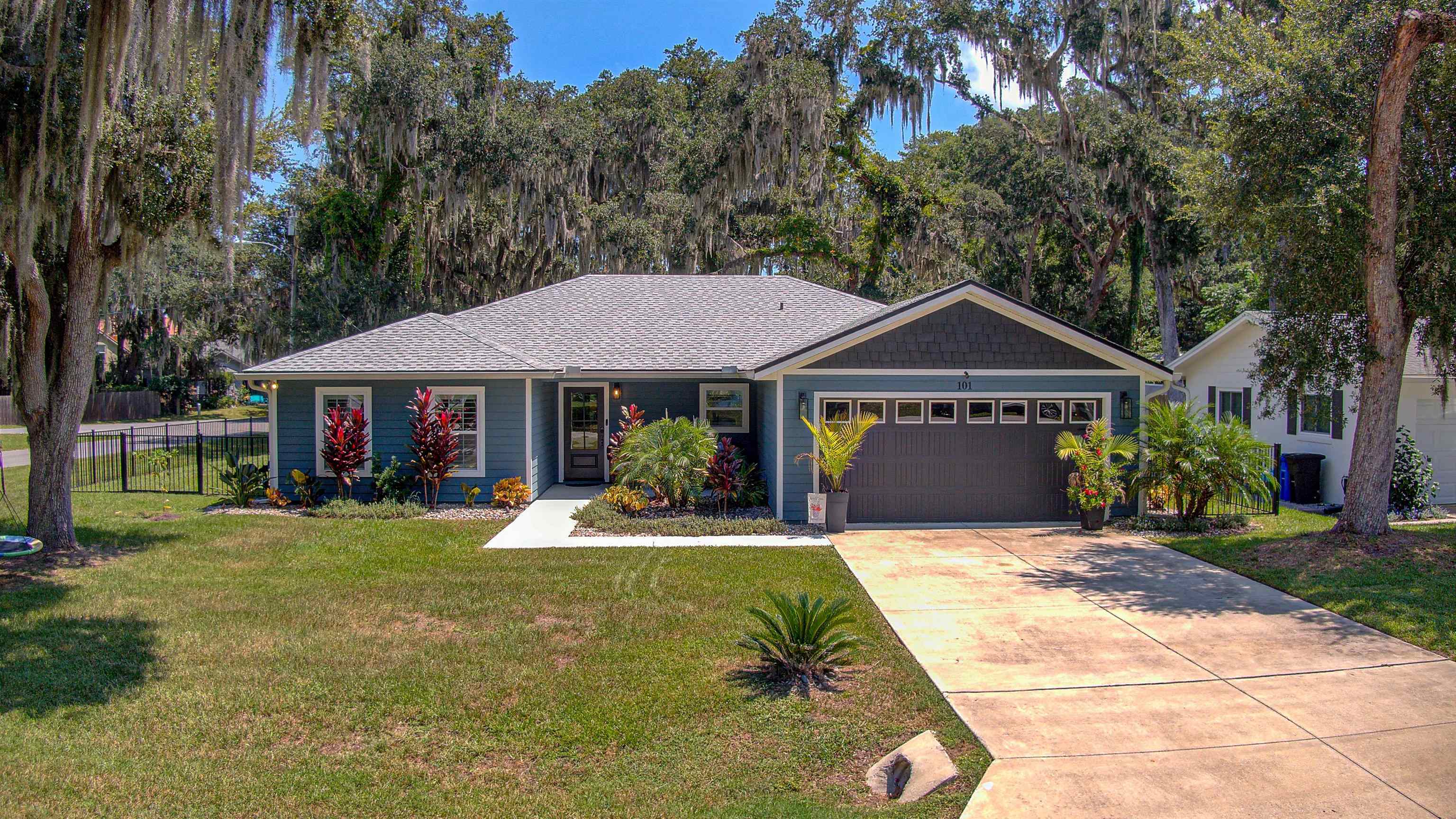 Property Photo:  101 Linden Rd  FL 32086 