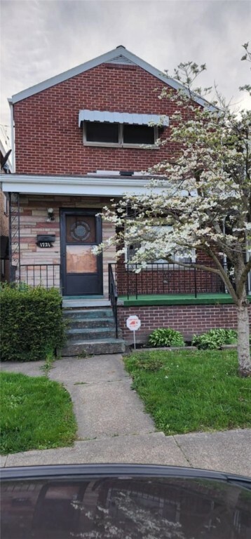 Property Photo:  1721 4th Ave  PA 15068 