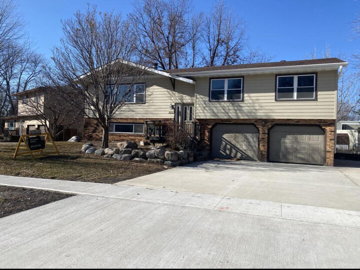Property Photo:  929 NE 18th Ave  SD 57401 