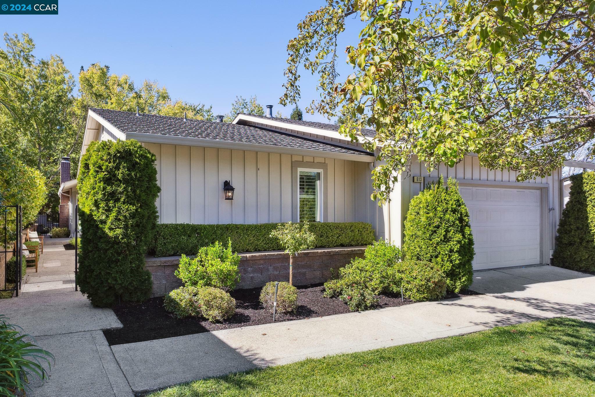 Property Photo:  613 Paradise Valley Ct South  CA 94526 