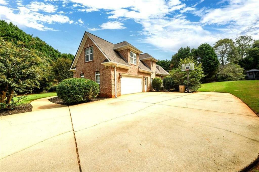 Property Photo:  200 The Abbey  GA 30253 