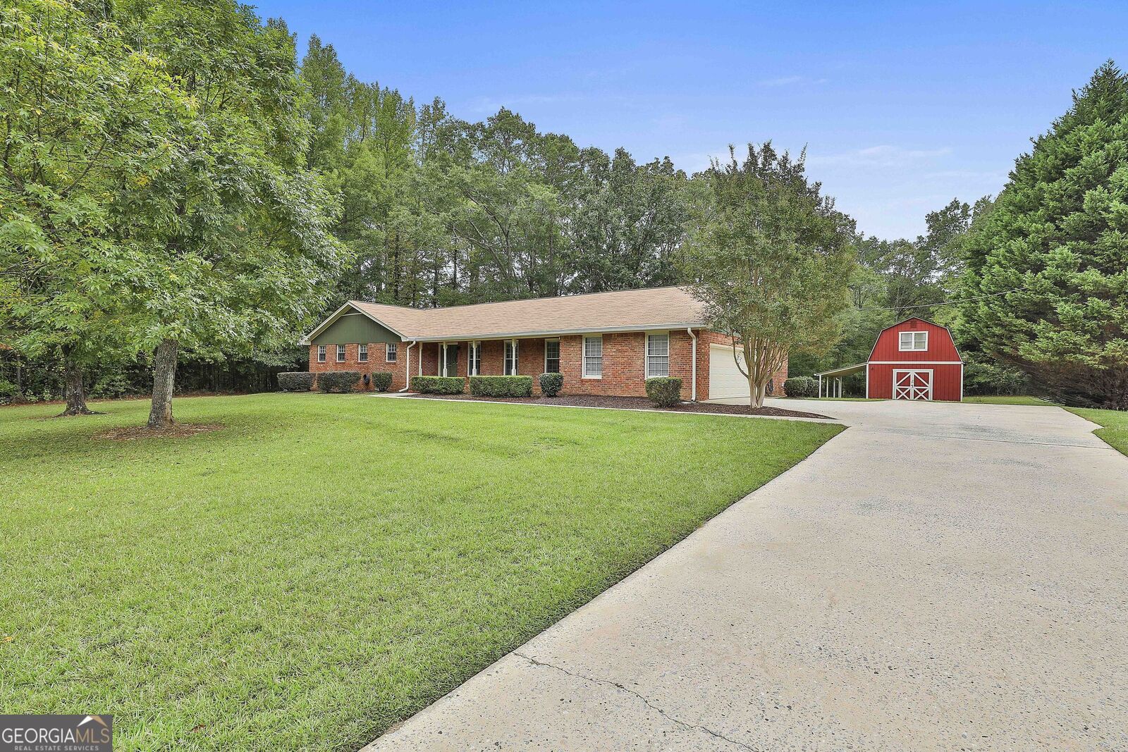 Property Photo: 474 Kenwood Road GA 30214