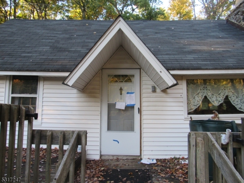 Property Photo:  313 Glen Rd  NJ 07871 