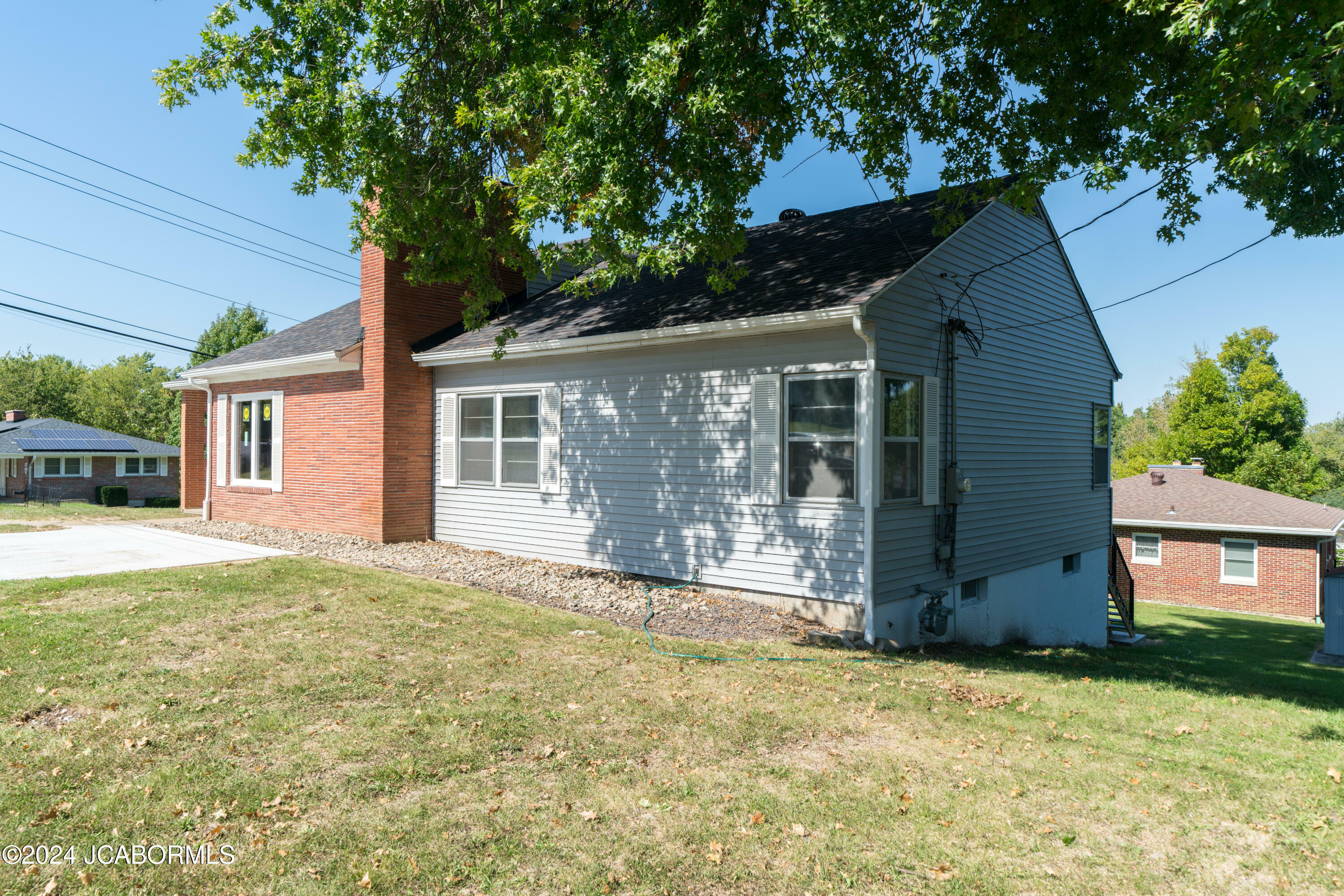 Property Photo:  202 Binder Drive  MO 65109 