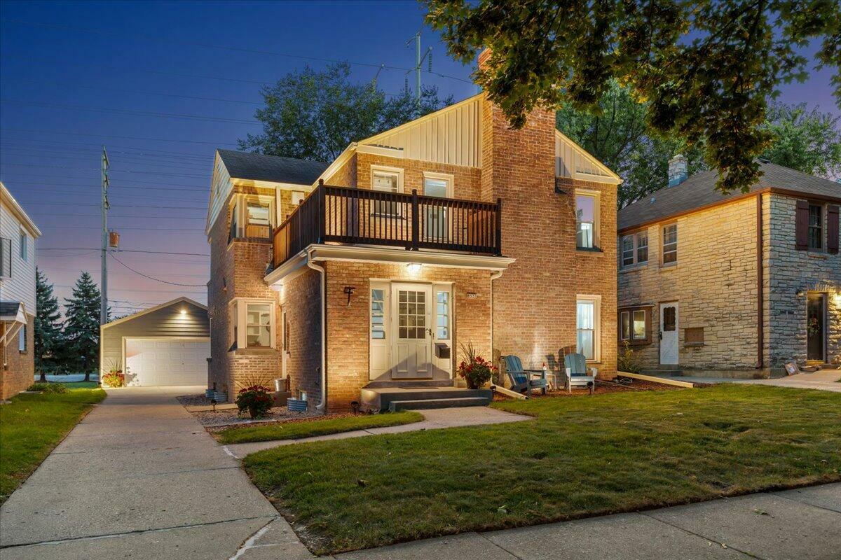 8535 W Hawthorne Ave 8537  Wauwatosa WI 53226 photo