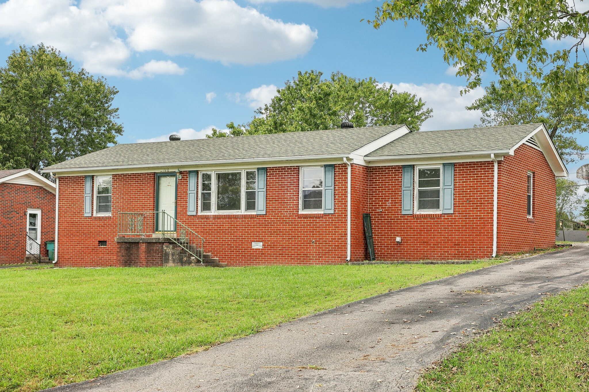 Property Photo:  110 Greenbriar St  TN 37190 