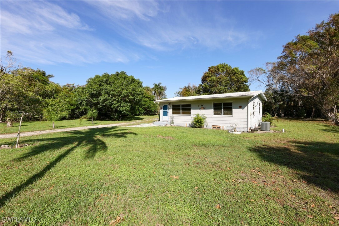 Property Photo:  1135 Shady Rest Lane  FL 34103 