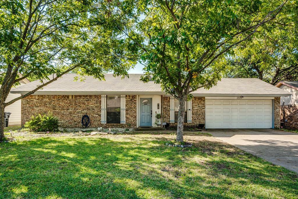 Property Photo:  2424 Homewood Trail  TX 76015 