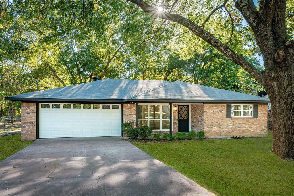 Property Photo: 1900 Bluebonnet Avenue TX 75020