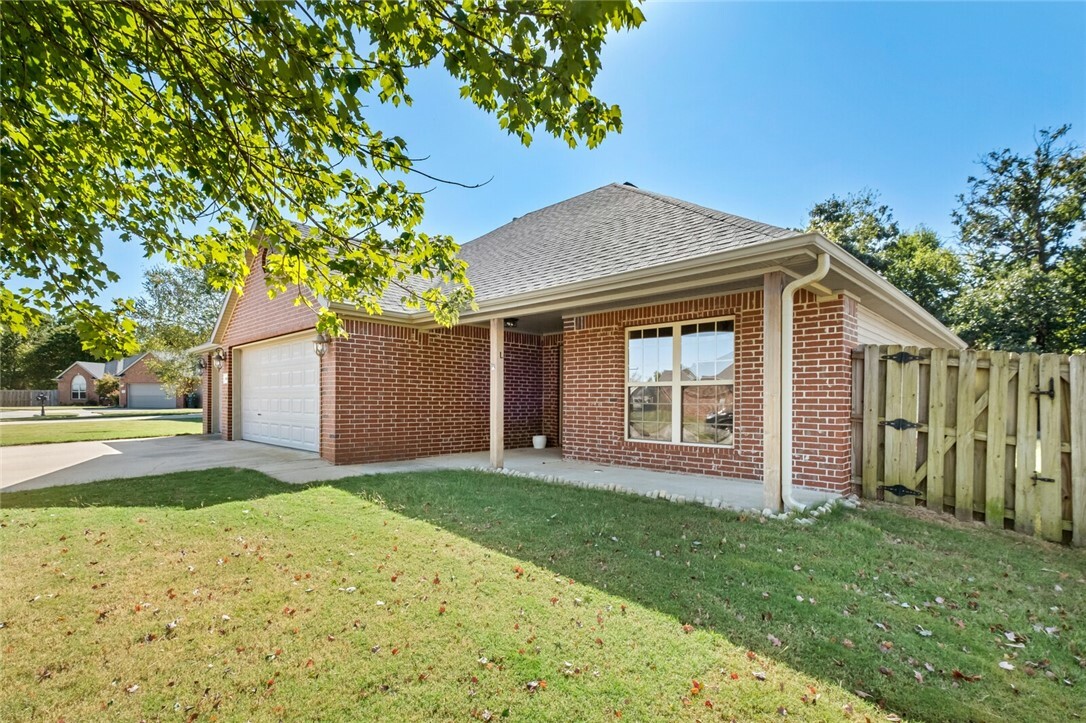 Property Photo:  8409 W Vista Terrace Drive  AR 72704 