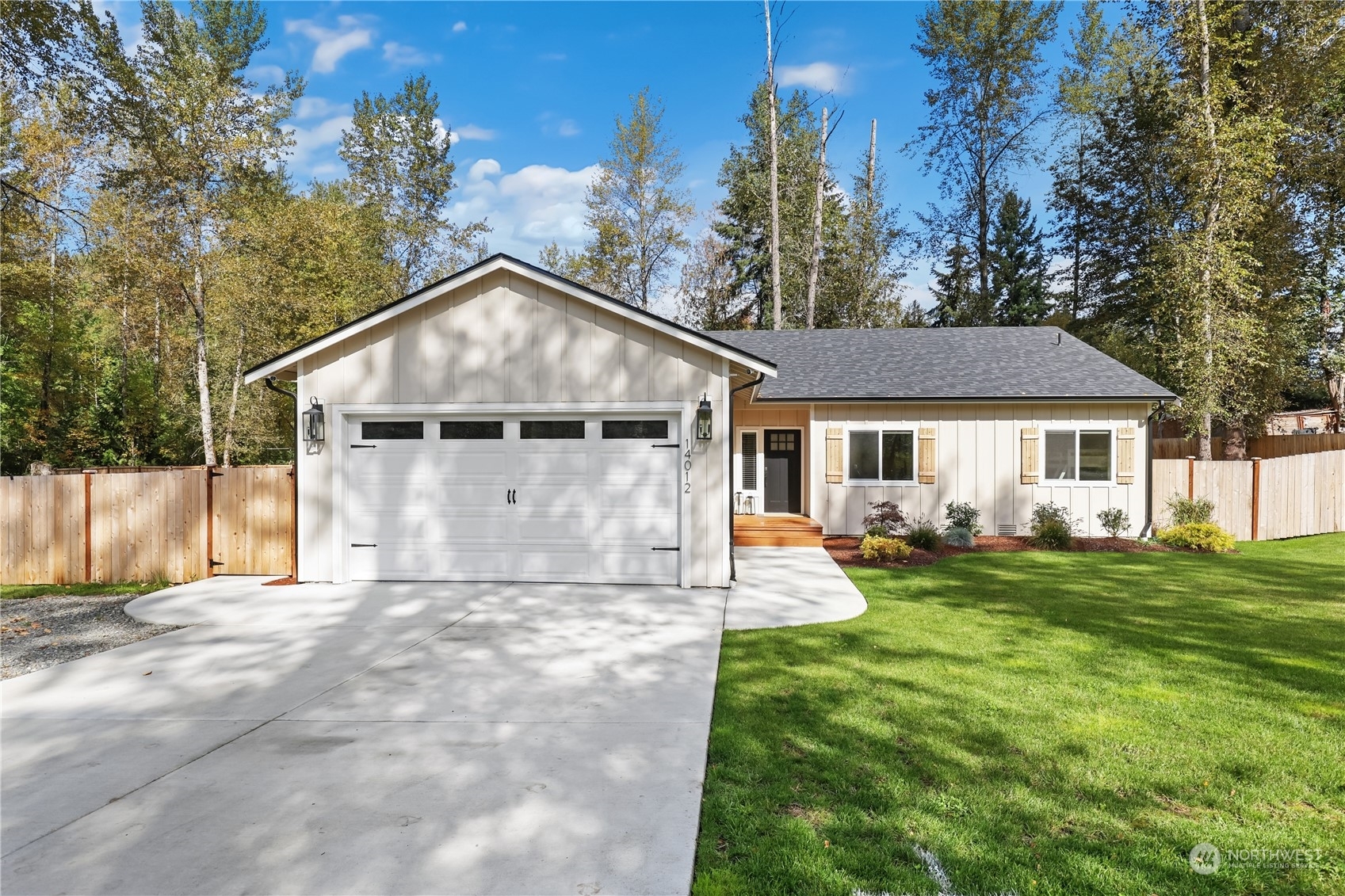 Property Photo:  14012 94th Avenue E  WA 98373 