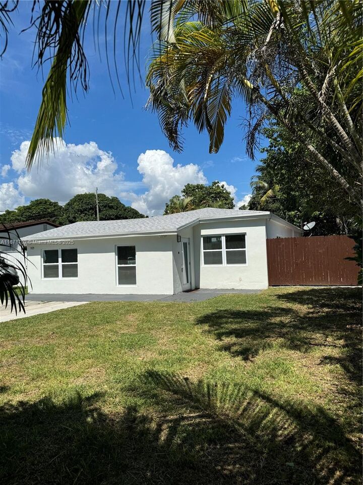 Property Photo: 1829 NE 176th St FL 33162