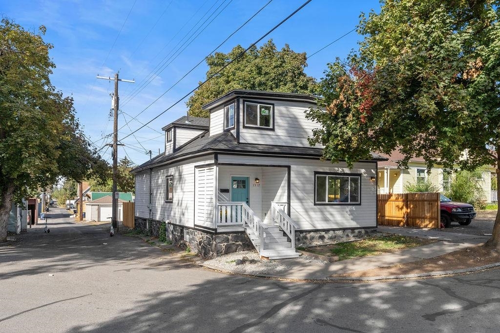 Property Photo:  1517 N Wall St  WA 99201 