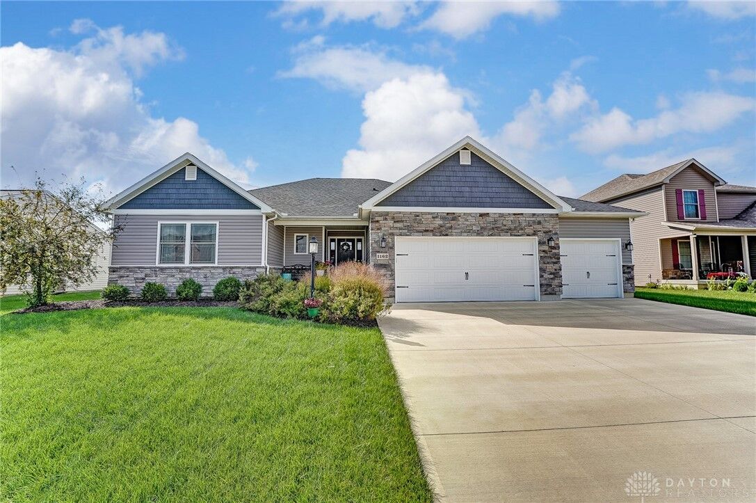 Property Photo: 1162 Parklawn Court OH 45373