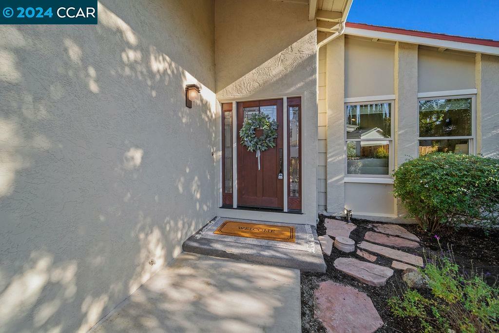 Property Photo:  2076 Silver Lake Way  CA 94553 