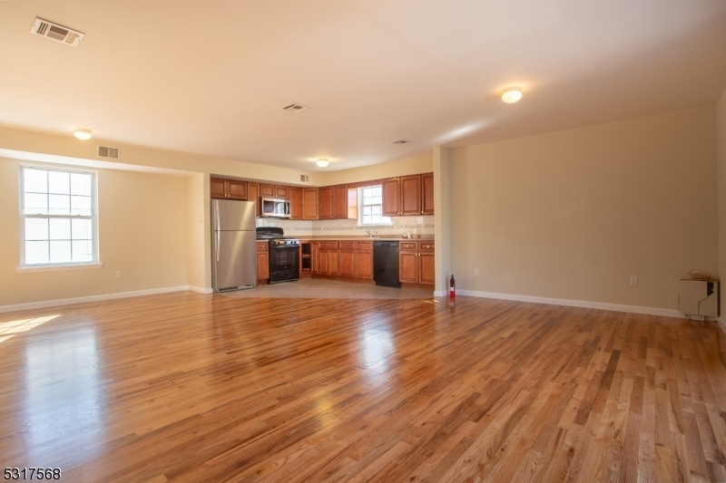 Property Photo:  90 W Kinney St 2  NJ 07102 