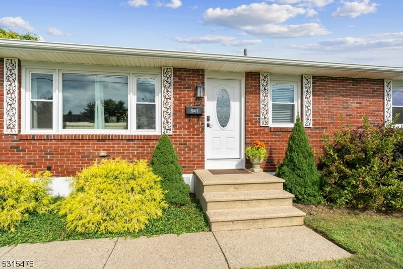 Property Photo:  941 Sampson Ave  NJ 08865 