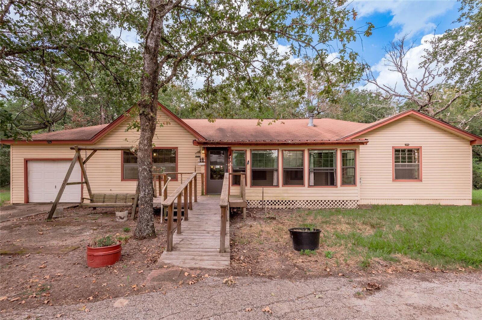 Property Photo: 200 Old Johnson Farm Road TX 75862