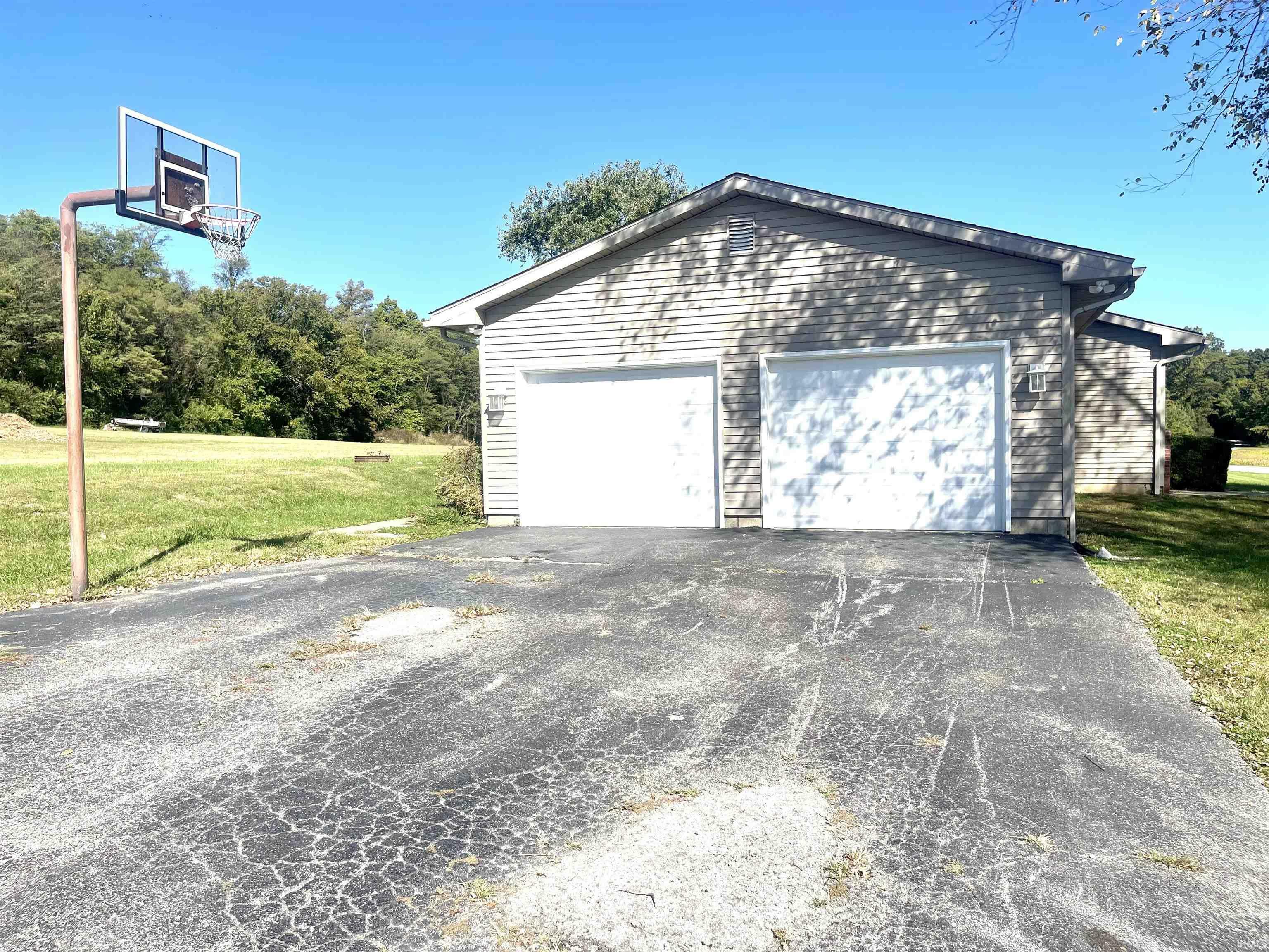 Property Photo:  2588 E Brentwood Road  IN 47670 