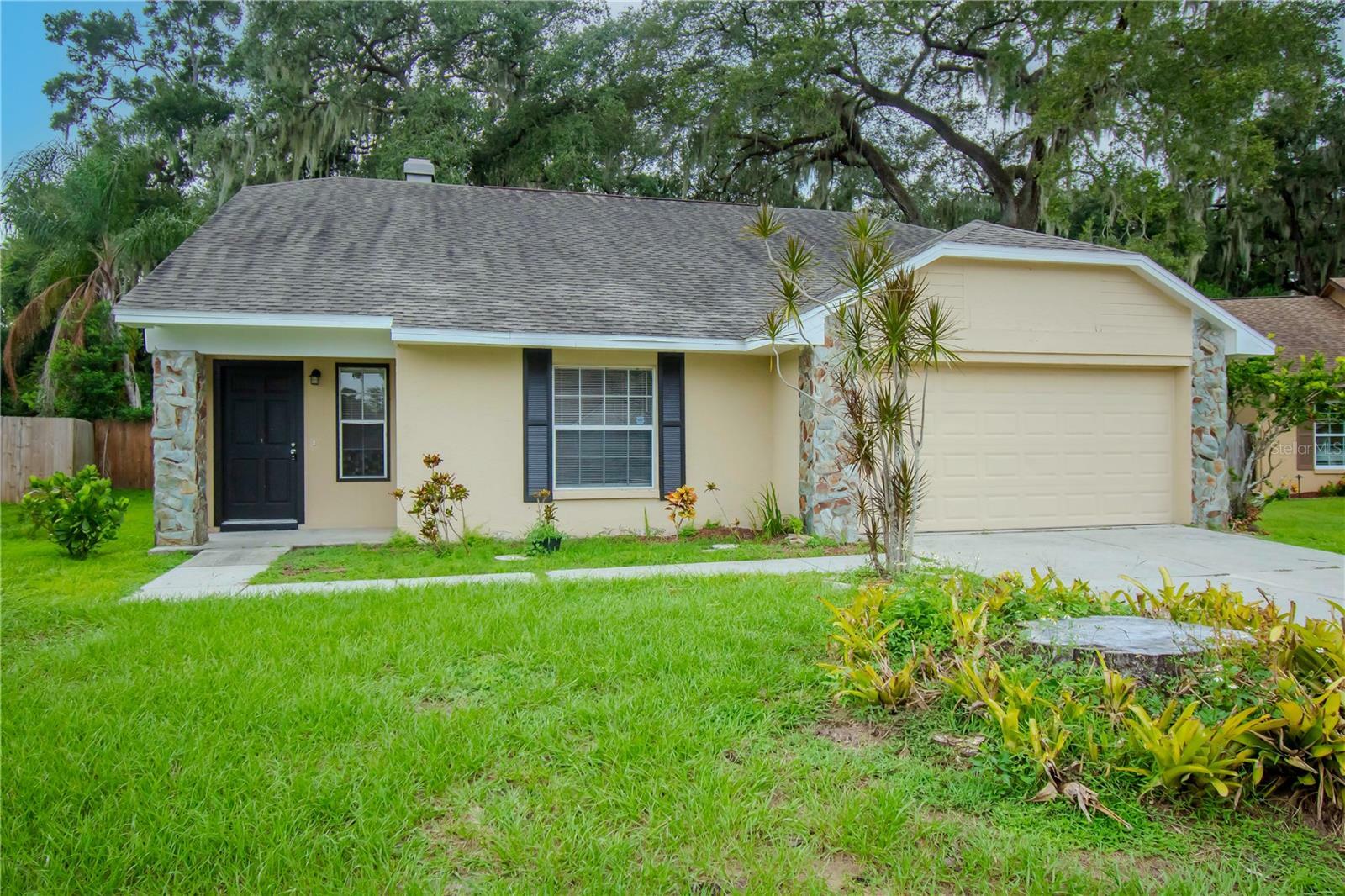 Property Photo:  2039 Shadow Pine Drive  FL 33511 