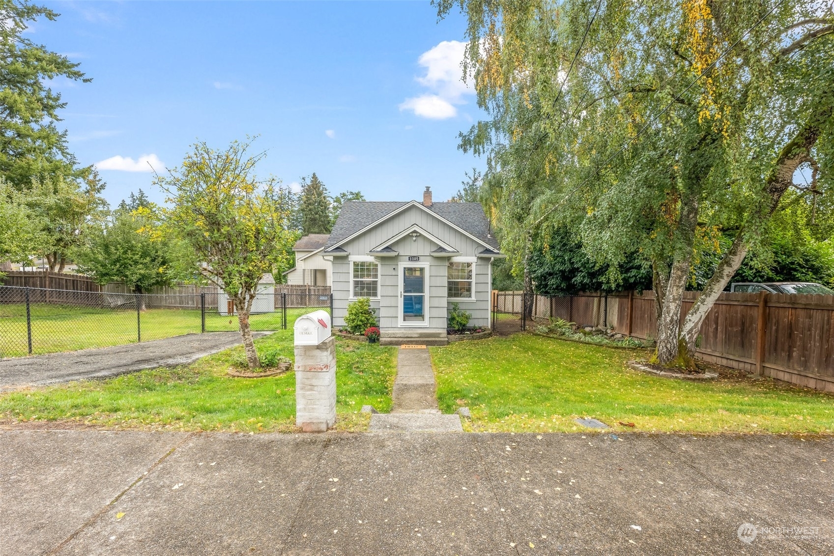 Property Photo:  1105 Tacoma Avenue  WA 98366 