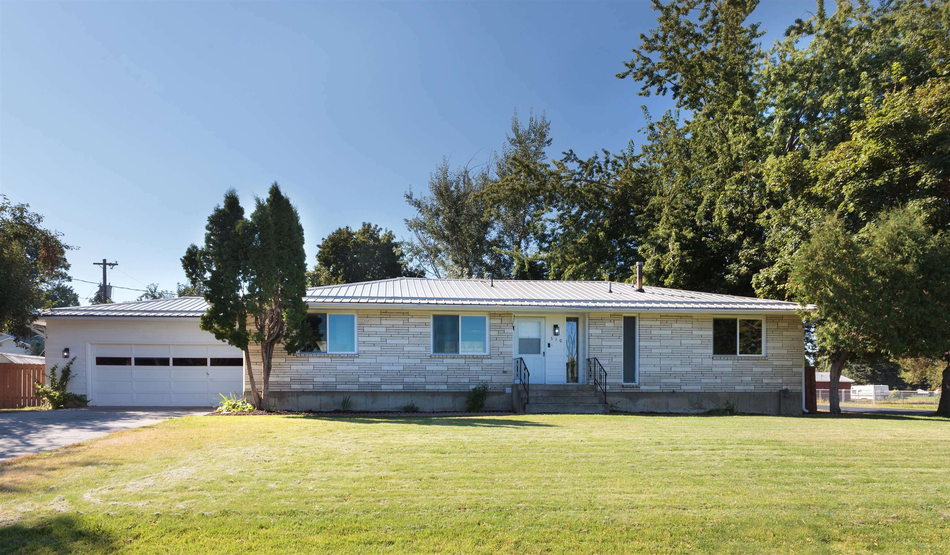 Property Photo:  510 E Barker St  WA 99022 