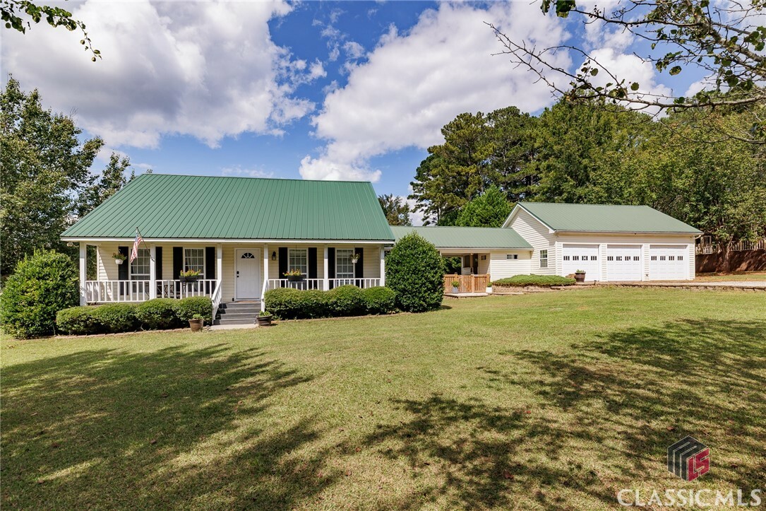 Property Photo:  1030 Country Club Lane  GA 30669 