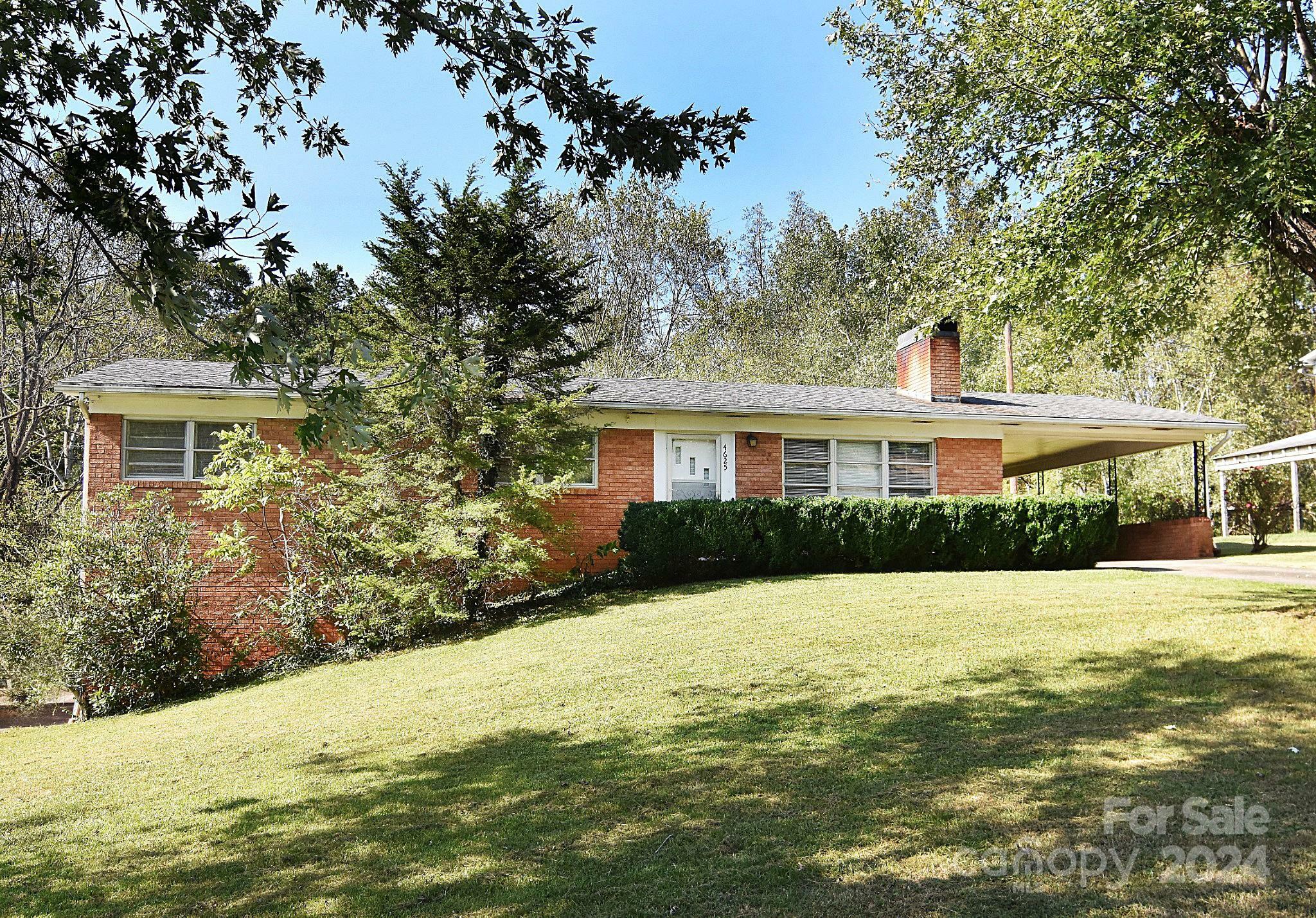 Property Photo:  4625 Callaway Drive  NC 28690 