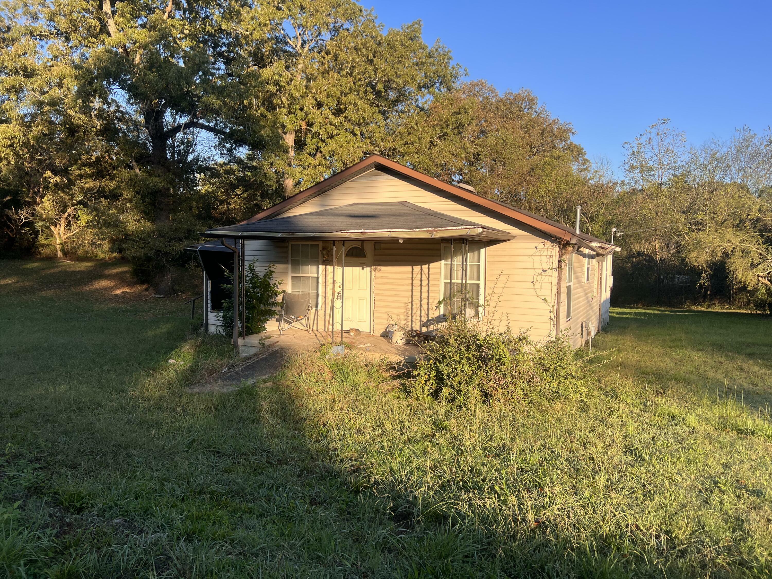 Property Photo:  1017 Broadway Avenue  AL 35740 