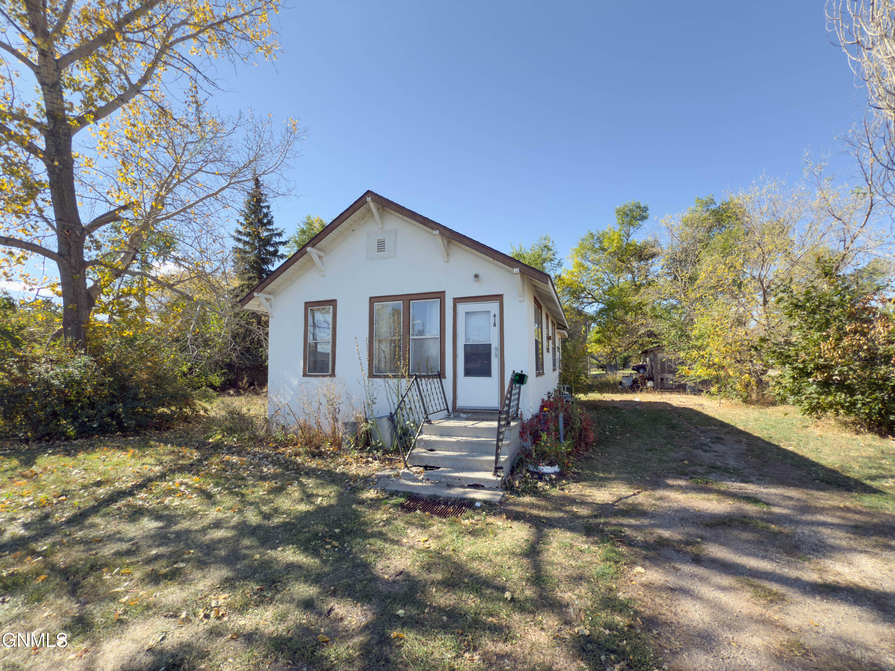 Property Photo:  618 4th Street SE  ND 58784 