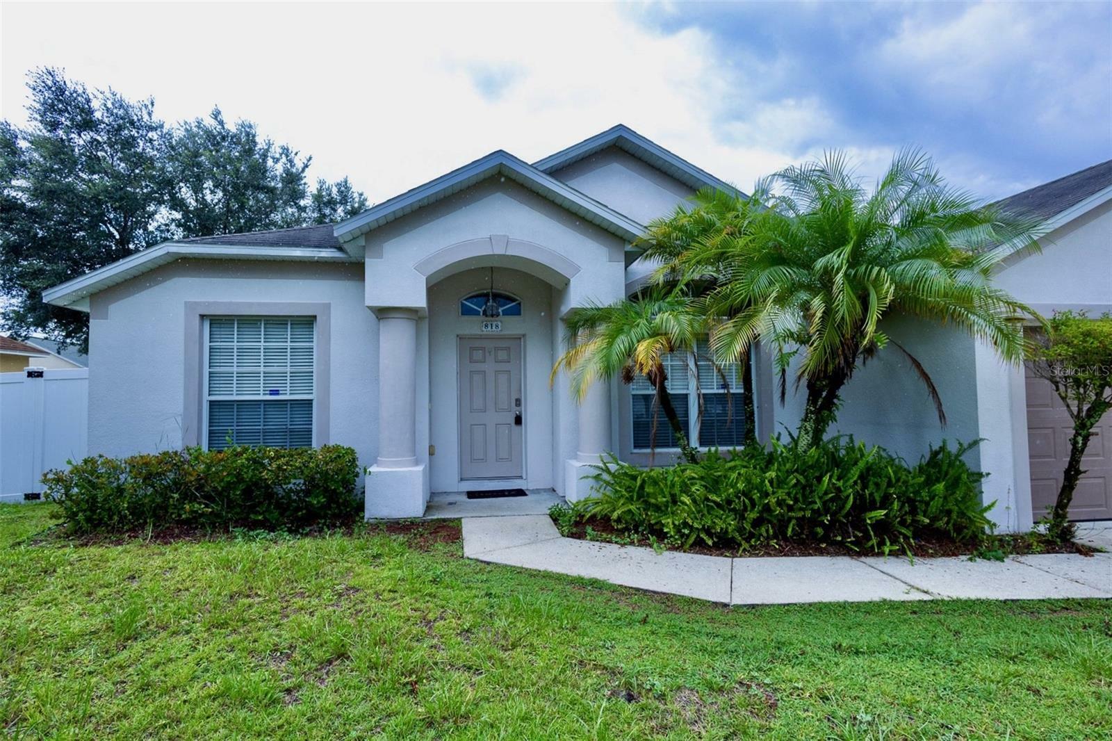 Property Photo:  818 Carrousel Lane  FL 34759 