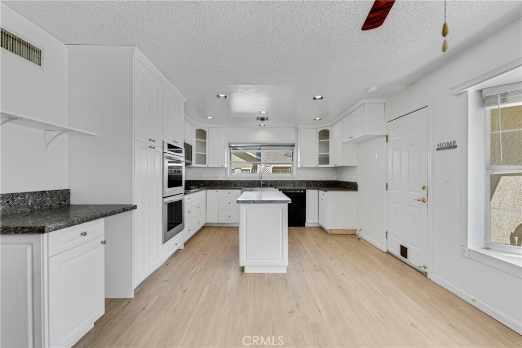 Property Photo:  1513 Branch Avenue  CA 93065 