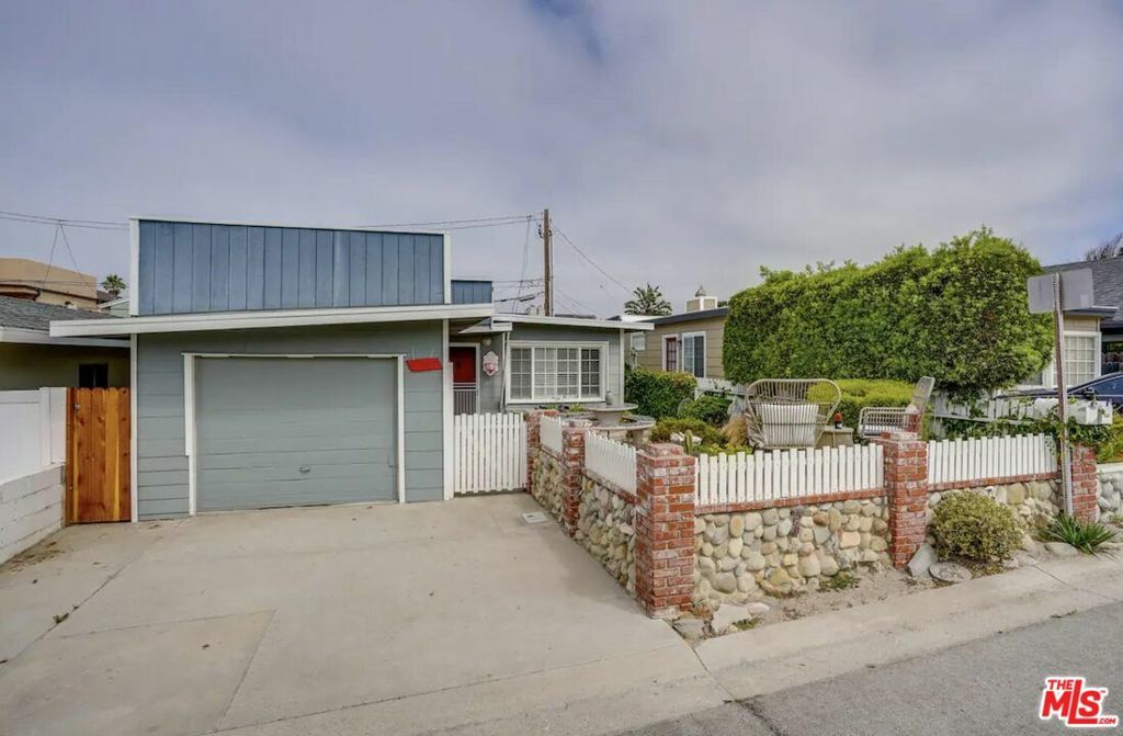 Property Photo:  145 San Fernando Avenue  CA 93035 