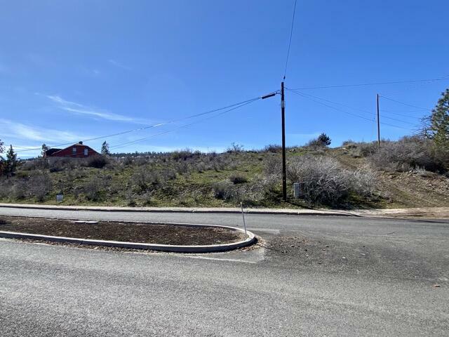 Property Photo:  942 California Avenue Lot # 21  OR 97601 