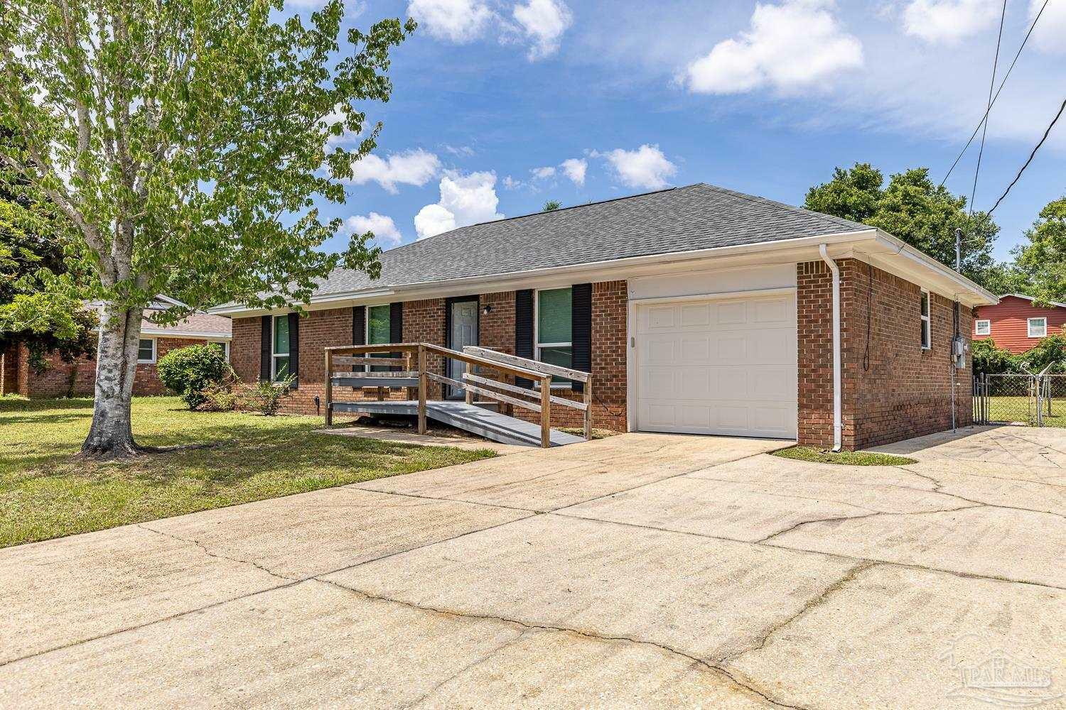 Property Photo: 5605 Leesway Blvd FL 32504