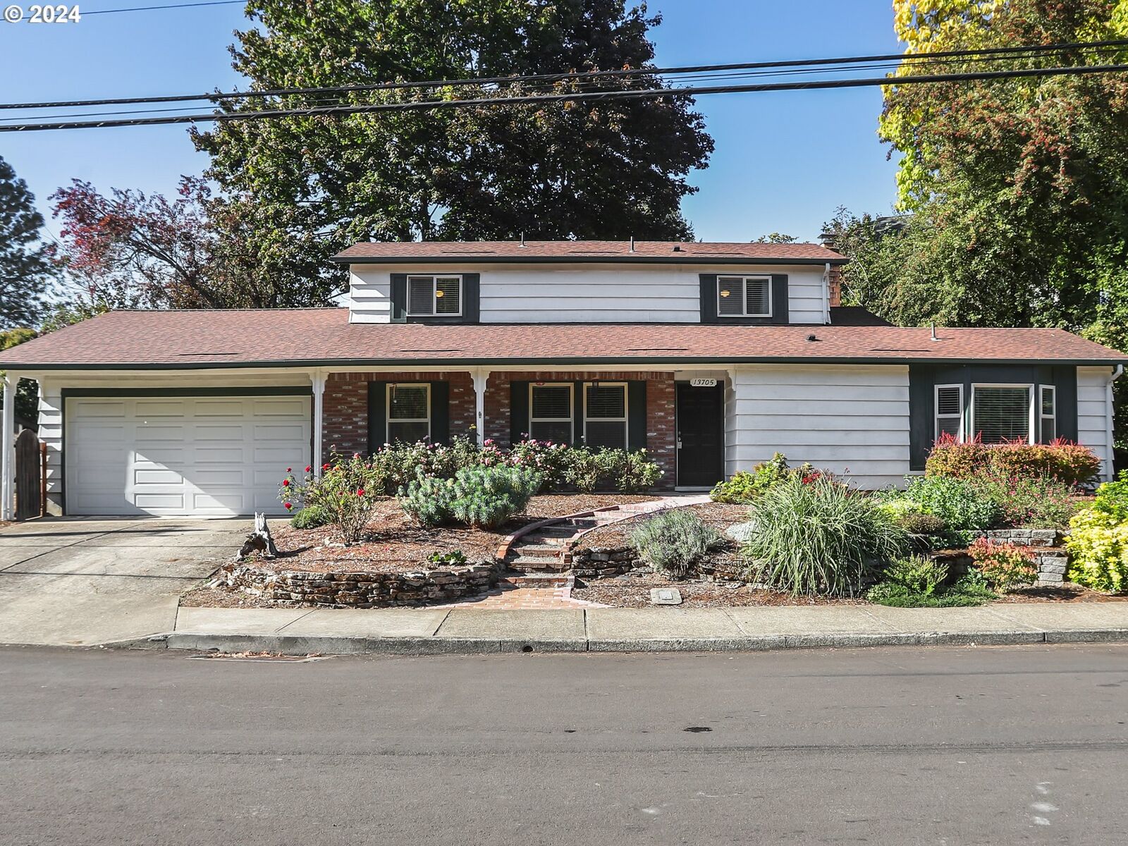 Property Photo:  13705 SW Ash Ave  OR 97223 