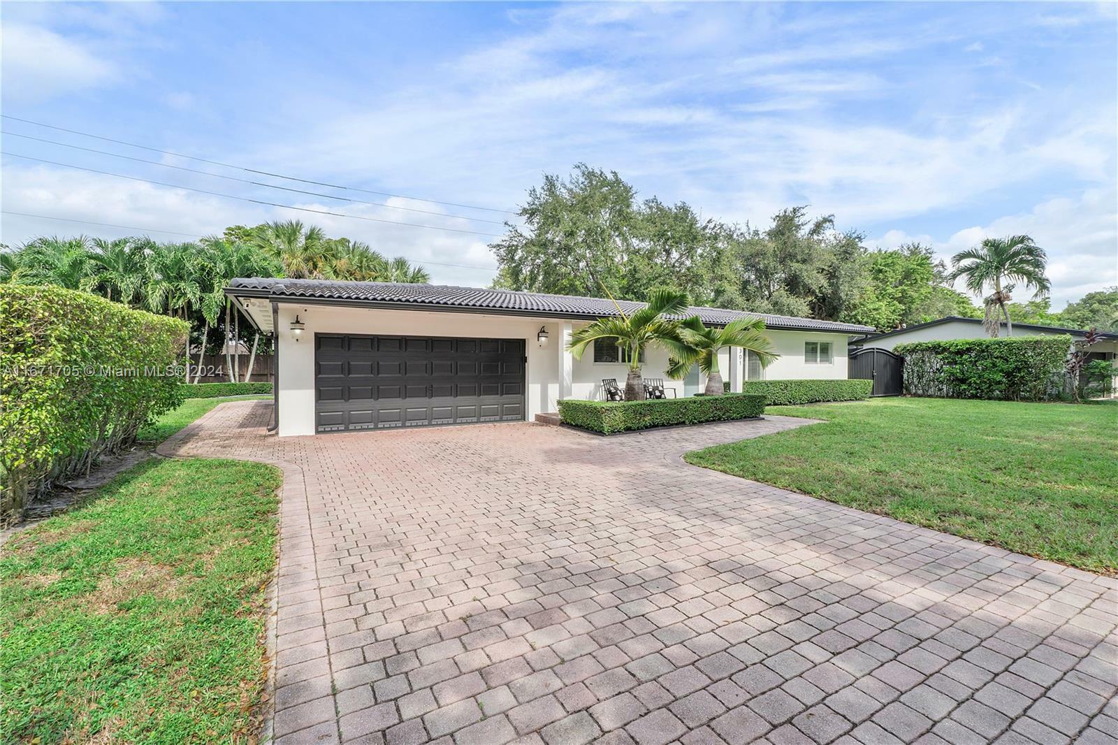 6301 Lake Geneva Rd  Miami Lakes FL 33014 photo