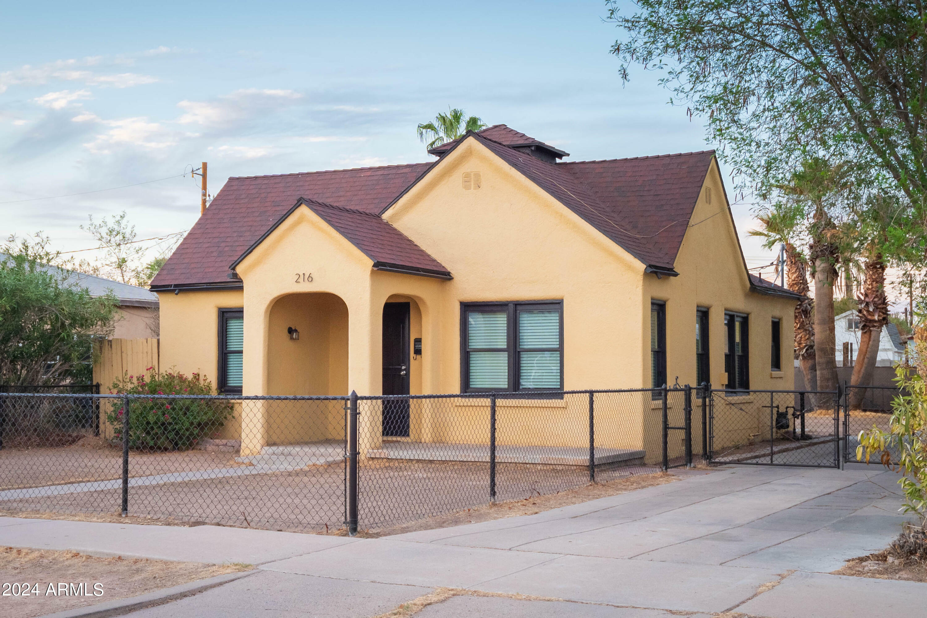 Property Photo:  216 W 2nd Avenue  AZ 85210 