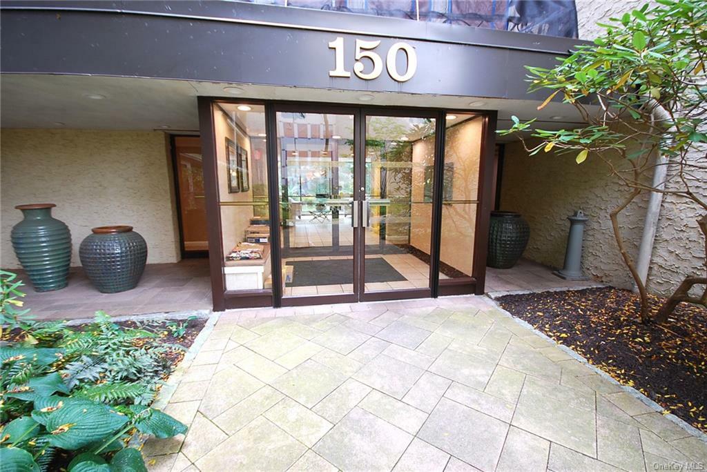 Property Photo:  150 Overlook Avenue 8L  NY 10566 