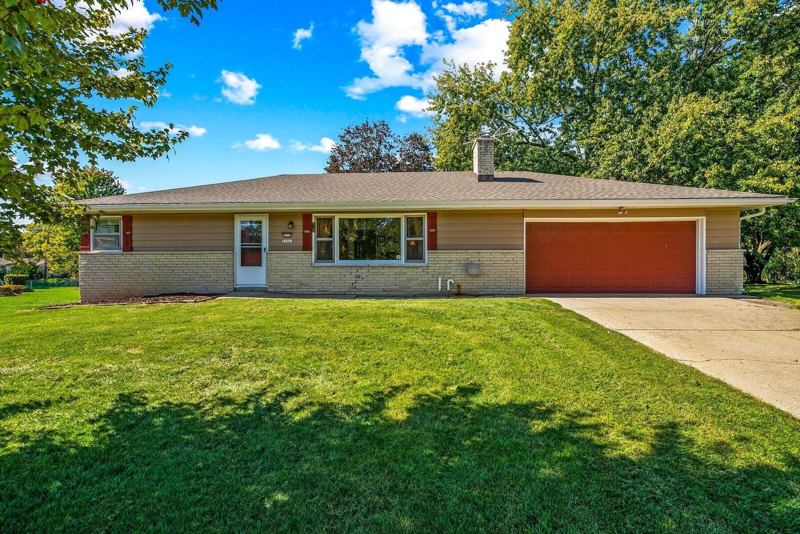 Property Photo: W250s3341 Center Rd WI 53189