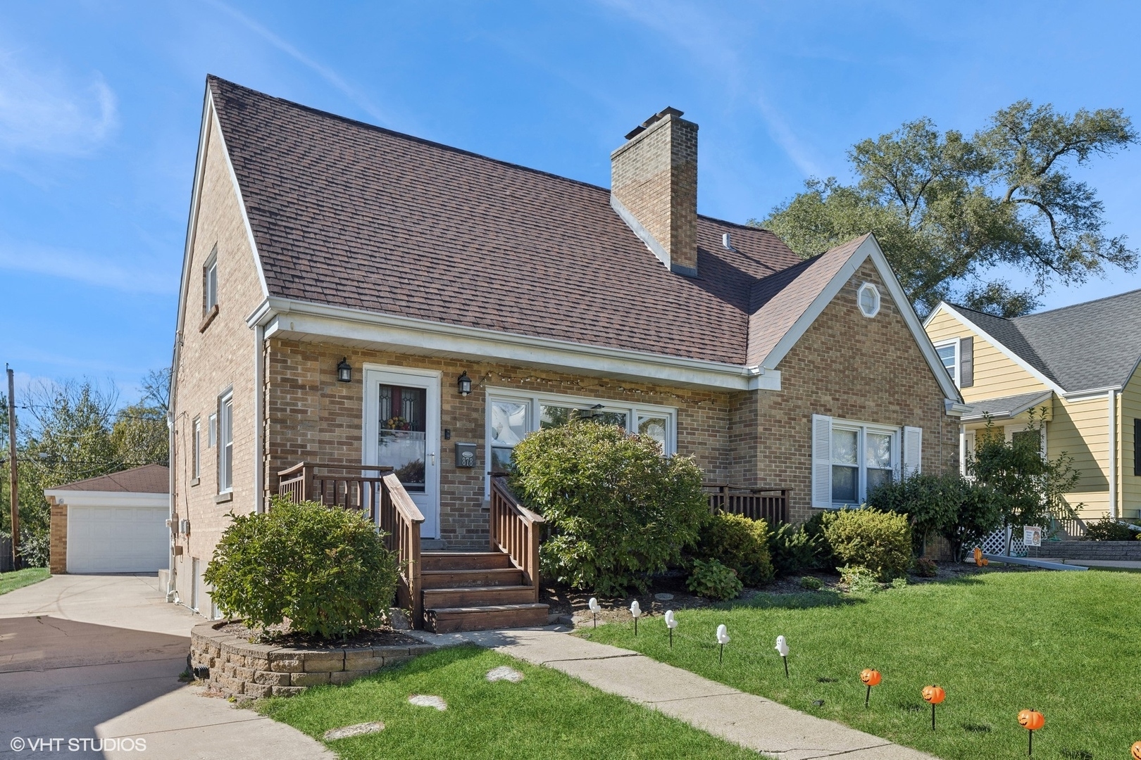 Property Photo:  878 S Poplar Avenue  IL 60126 