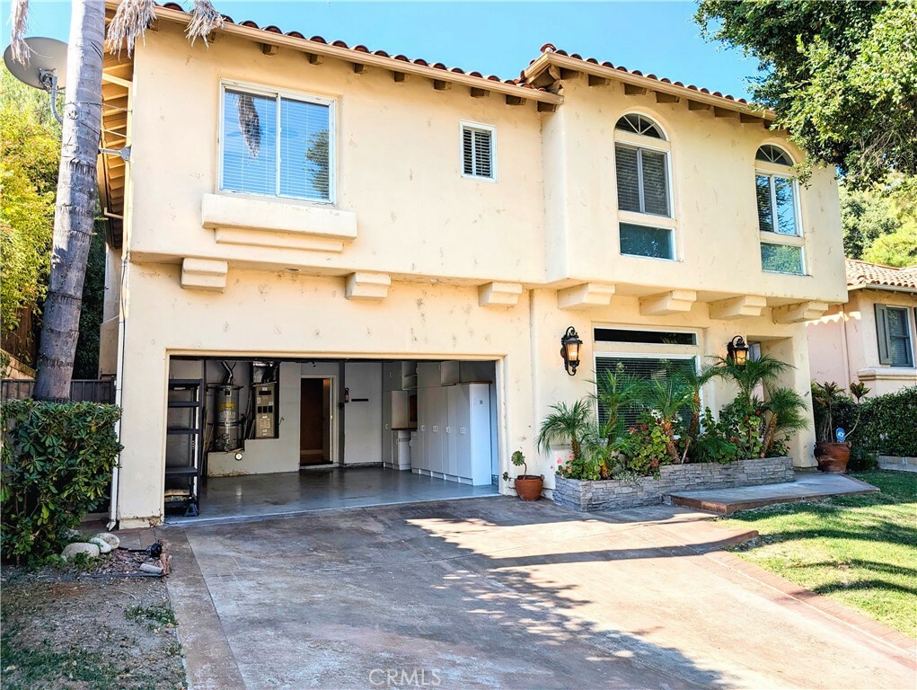 Property Photo:  23524 Heritage Oak Court  CA 91321 