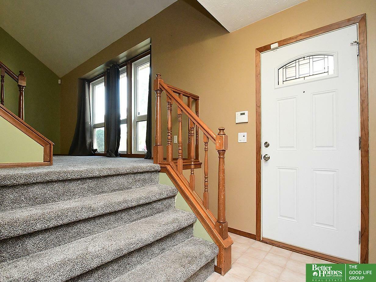 Property Photo:  814 Tara Road  NE 68046 