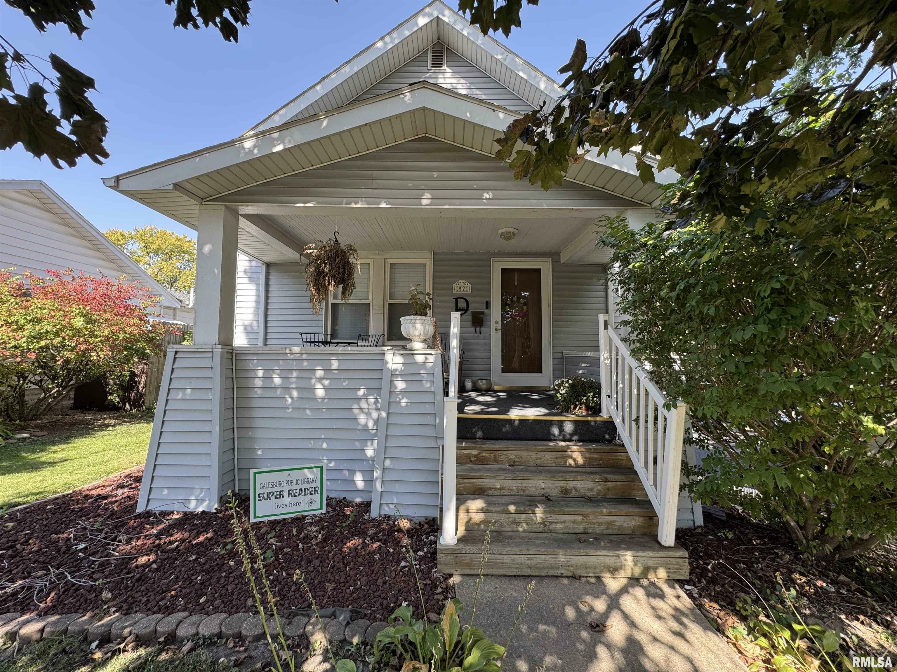 Property Photo:  1521 E Losey Street  IL 61401 