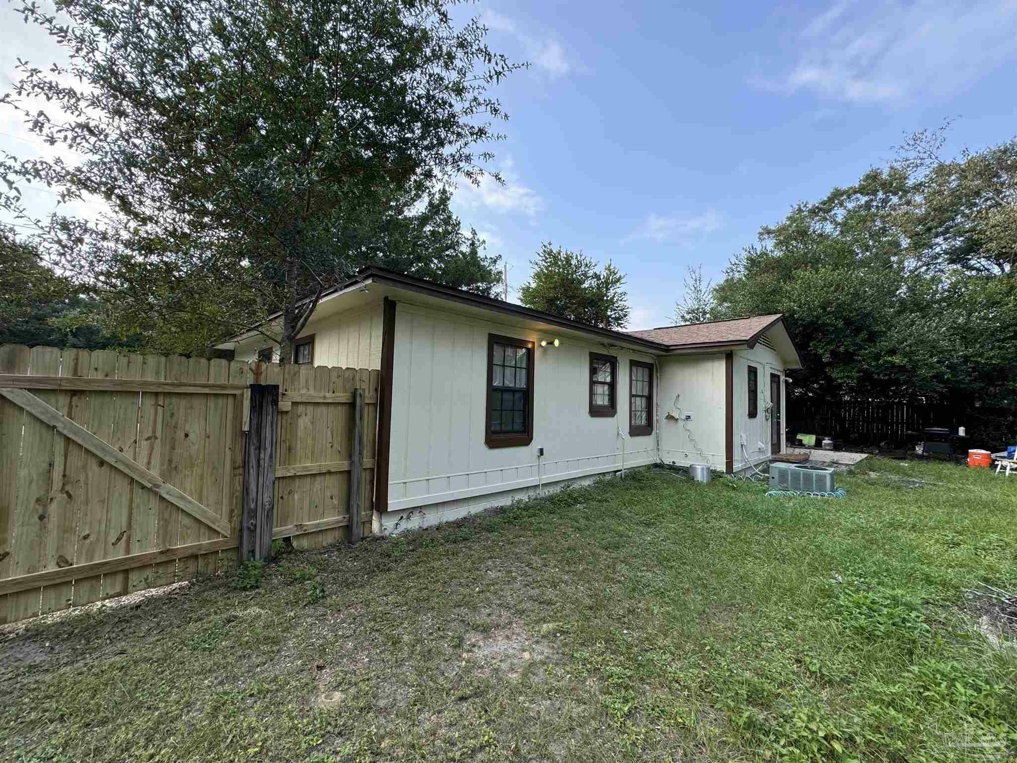 Property Photo:  5758 Hickory St  FL 32570 