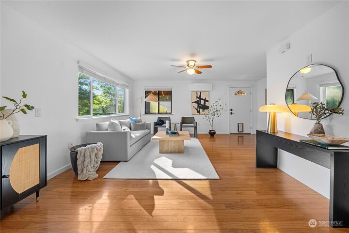 Property Photo:  1608 5th Avenue SE  WA 98501 