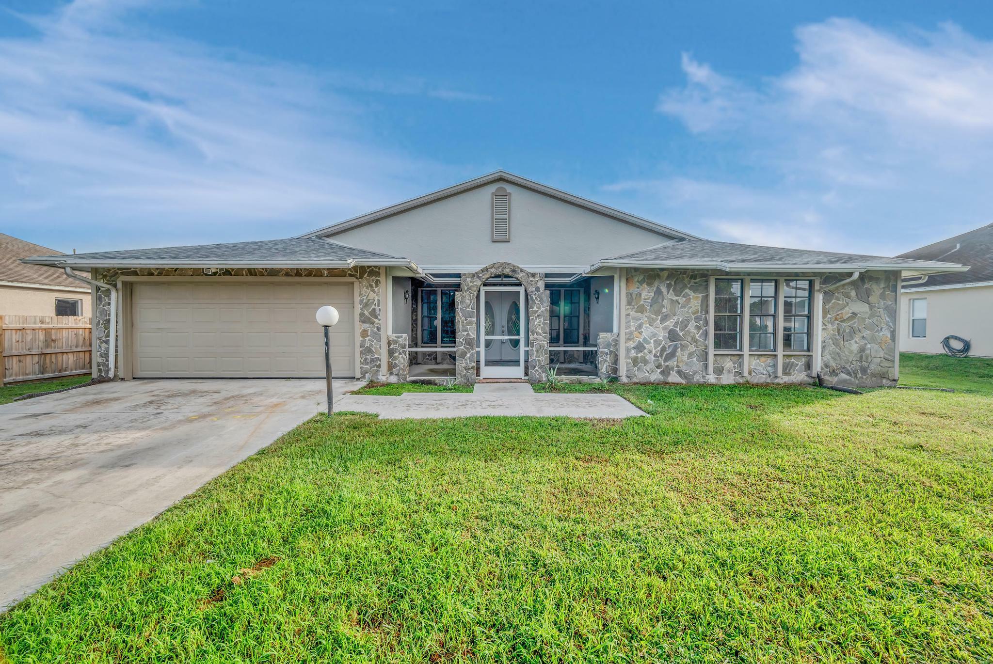 Property Photo:  254 SW Glenwood Drive  FL 34984 