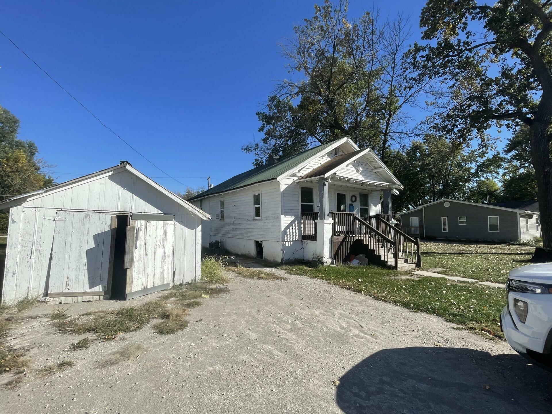 Property Photo:  618 N Hickman St.  MO 65240 